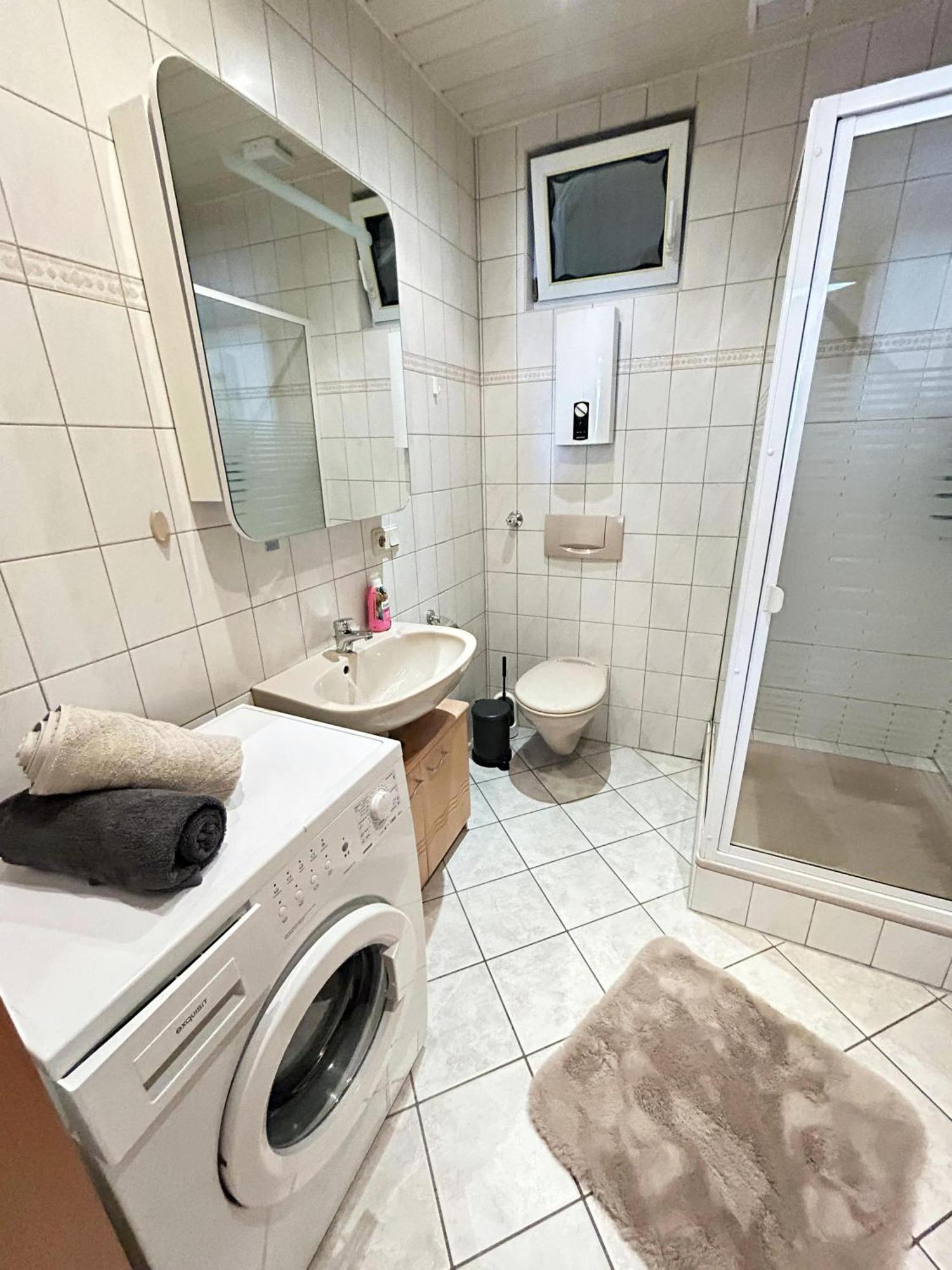 Zentrale Ferienwohnung Trier-Euren Mit Heimkino, Kueche, Wallbox & Kostenlose Fahrraeder Bagian luar foto