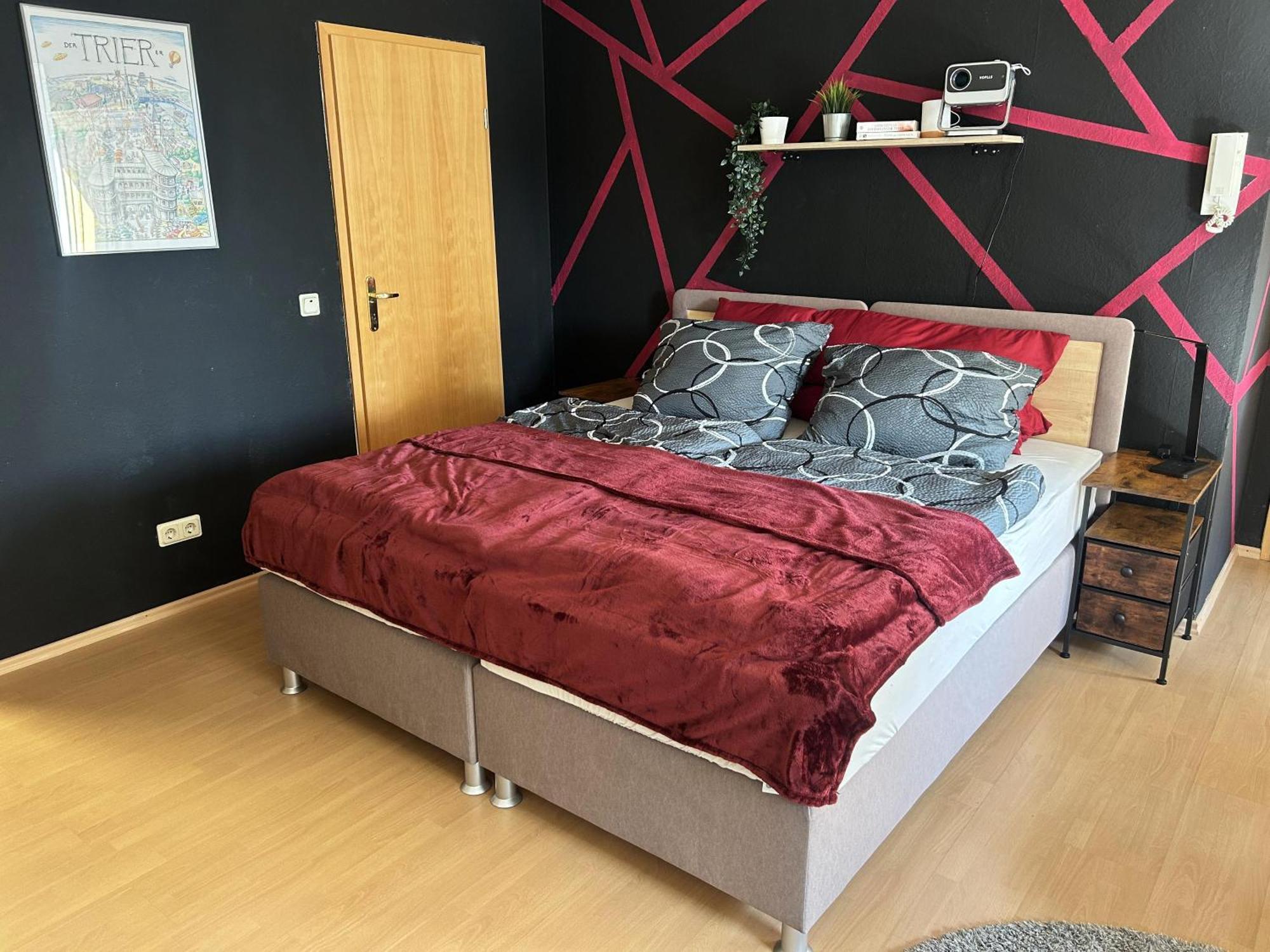 Zentrale Ferienwohnung Trier-Euren Mit Heimkino, Kueche, Wallbox & Kostenlose Fahrraeder Bagian luar foto